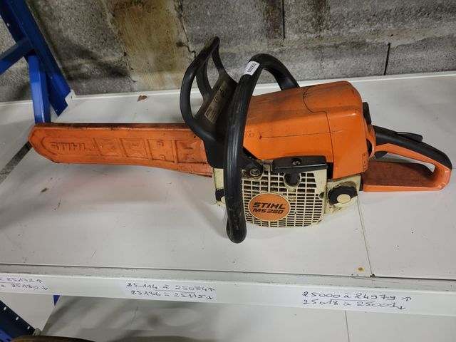 STIHL MS250 – Tronçonneuse thermique de 2018. Visite à l’étude le...