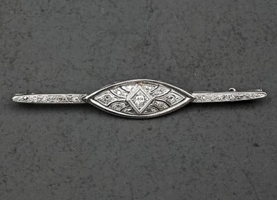 Broche en or blanc 18k sertie d'un diamant central et de roses. Longue - Photo 1