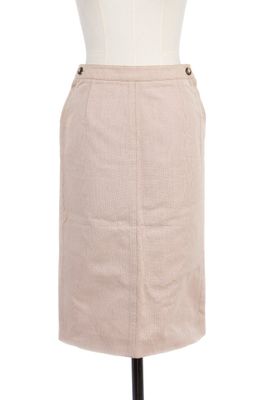 une robe blanche sur un mannequin, un mannequin, un mannequin, un mannequin, un mannequin, un mannequin, un mannequin, un mannequin, un mannequin