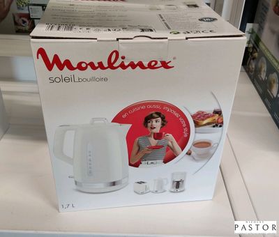 une boîte de cafetière Moulininex posée sur le plan de travail
