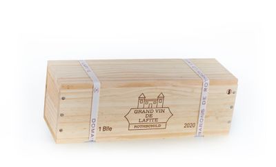 une boîte en bois portant une étiquette