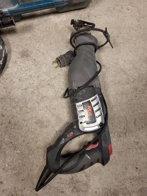 une moto couchée par terre