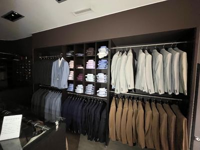 Stock de costumes de marque GRESLEY (toutes tailles) compren…