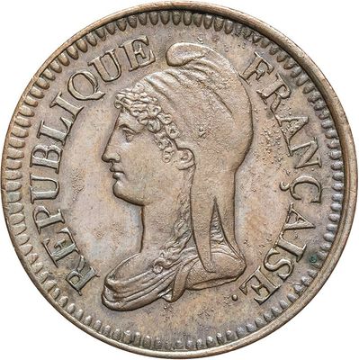 gros plan d'une pièce de monnaie sur laquelle figure une tête de femme