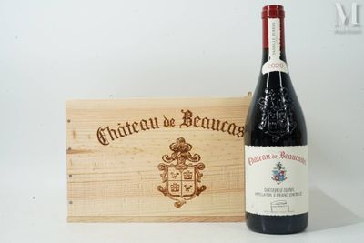 une bouteille de vin posée à côté d'une caisse en bois