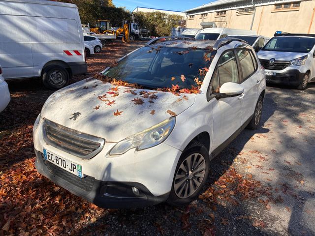 Véhicule utilitaire Peugeot 2008, immatriculé EC-870-JP, 1ère mis...