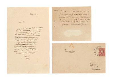 un ensemble de trois vieilles lettres et enveloppes sur fond blanc