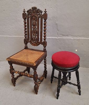 Chaise cannée à décor sculpté de pampres et tabouret de pian…