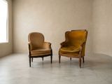 two chairs that are sitting in a room with a window