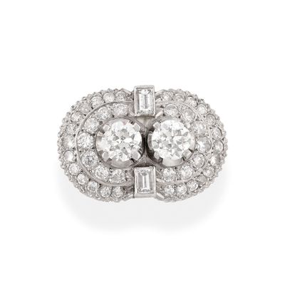 une bague Art déco sertie d'un diamant, signée Van Cleef