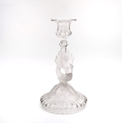 Paire de verreries : Flambeau en verre sculpté de sirène