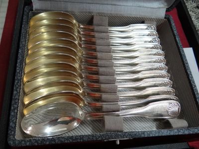 Un écrin à 12 petites cuillères métal argenté modèle coquill… - Photo 1