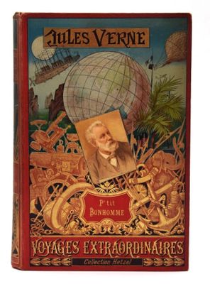 un vieux livre avec l'image d'un homme dessus
