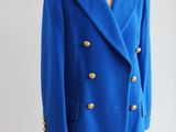 Manteau-blazer vintage bleu à double boutonnage avec des boutons dorés