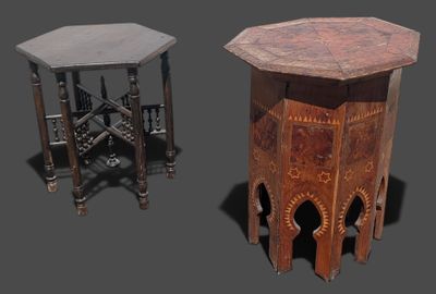 deux tables placées l'une à côté de l'autre sur un fond gris