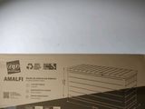 la boîte est vide et prête à être emballée avec son contenu