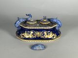 une boîte bleue et dorée ornée de deux paons