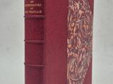 un livre rouge avec une couverture rouge et dorée sur fond blanc