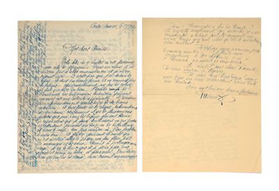 une vieille lettre portant des traces d'écriture à côté d'un bout de papier
