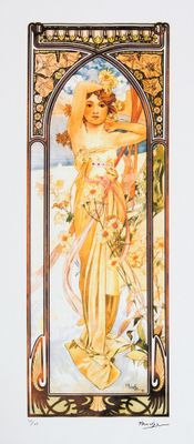 tableau représentant une femme en robe tenant un éventail dans la main droite