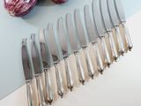 a bunch of knives that are sitting on a cutting board