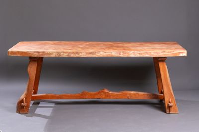 une image représentant un banc en bois sur fond gris