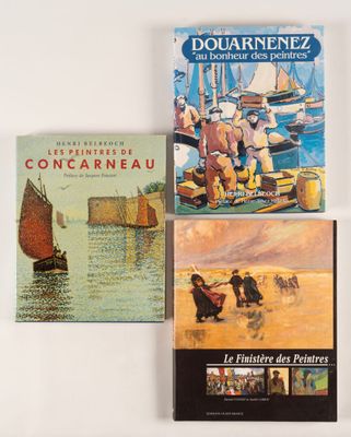 trois livres posés sur une surface blanche, dont l'un représente un bateau et l'autre représente un bateau