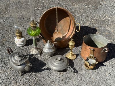 tout un tas d'objets divers qui traînent par terre