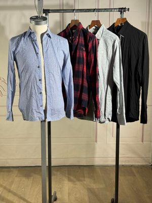 Lot comprenant quatre chemises homme, divers coloris.