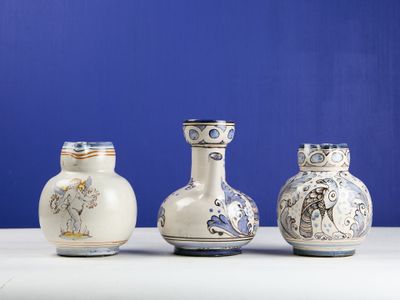 Ensemble de 3 verseuses en grès. - Photo 1