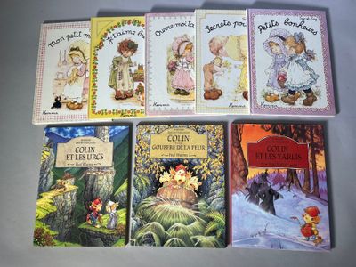 plusieurs livres pour enfants sont alignés sur une table