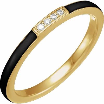 une bague en or jaune avec de l'émail noir et des diamants