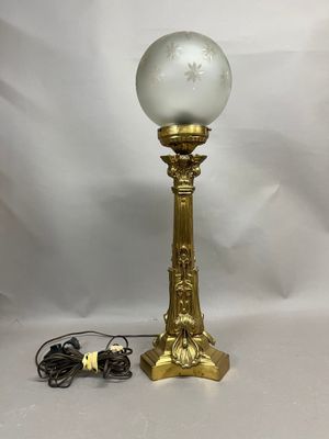 Importante lampe en bronze, le pied à décor de coquilles et … - Photo 1