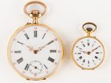 deux montres de poche en or avec chiffres romains et chiffres romains