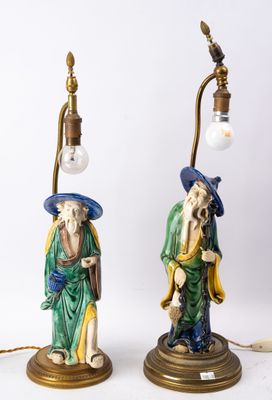 paire de figurines chinoises représentant un homme et une femme avec une lampe