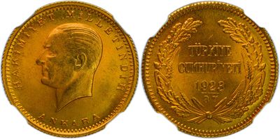 a gold sovereign coin with a crown on the front and a crown on the back