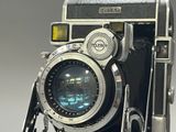 a close up of an old camera with a lens on it