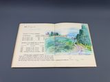 un livre ouvert dans lequel figure le dessin d'une route