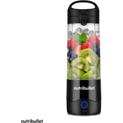 une image représentant un mixeur contenant des fruits