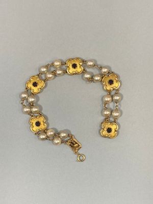 Un bracelet en or jaune 750/1000 composé de deux grands de p…