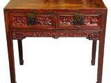 l'image d'une table en bois surmontée de deux tiroirs