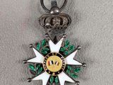 médaille de l'Ordre des Chevaliers de France, émaillée de vert et de blanc