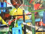 un tableau représentant tout un tas de choses diverses accroché au mur