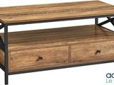 une table basse en bois avec deux tiroirs en dessous