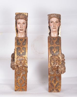 paire de sculptures anciennes en bois sculpté représentant une femme et un homme