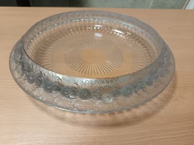 LALIQUE - Coupe en verre moulé pressé à décor de marguerites…