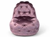 fauteuil de salon en velours violet, avec dossier à boutons et assise capitonnée