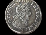 une pièce d'argent portant une tête de femme