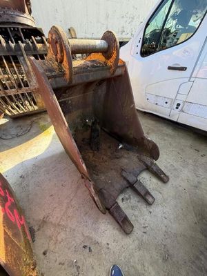 godet 0.80m vendu en ht lors de la vente, vendu sur designat…