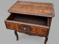 Petite commode de style Louis XV, H : 76 cm, L : 68 cm, P : … (photo 2)
